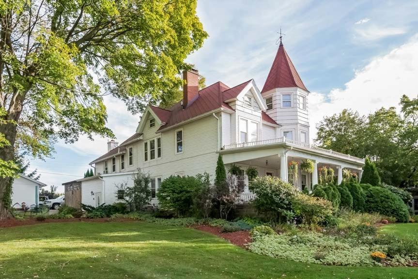 Kingsley House Bed & Breakfast - Full Home Fennville Exterior photo