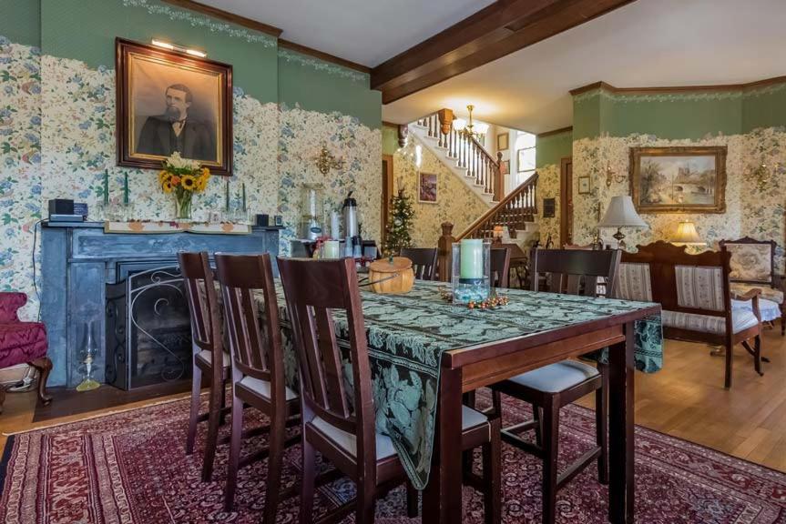 Kingsley House Bed & Breakfast - Full Home Fennville Exterior photo