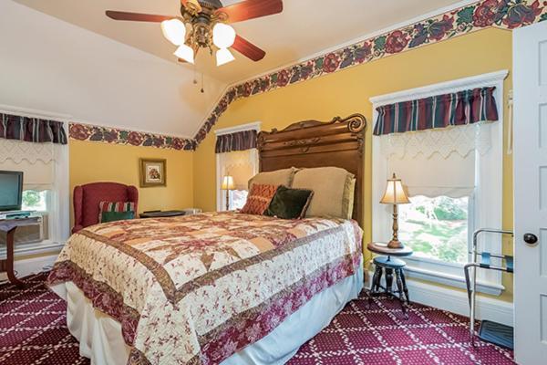 Kingsley House Bed & Breakfast - Full Home Fennville Exterior photo